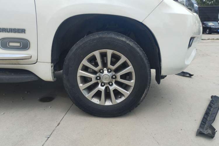 Used Toyota Prado 2018 3.5L Automatic SX Right Front Wheel Hub