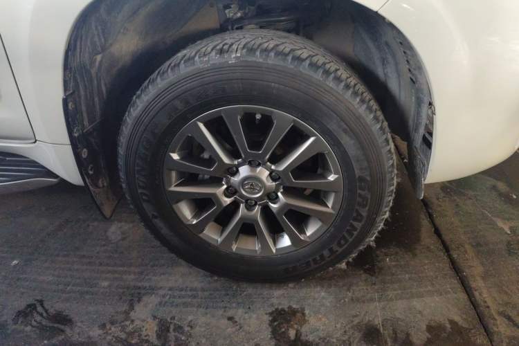 Used Toyota Prado 2018 3.5L Automatic TX-L NAVI Right Front Wheel Hub