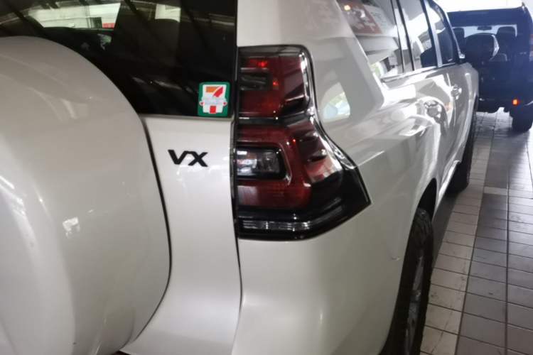 Used Toyota Prado 2018 3.5L Automatic VX NAVI with Rear-Mounted Spare Tire Right Rear Taillight