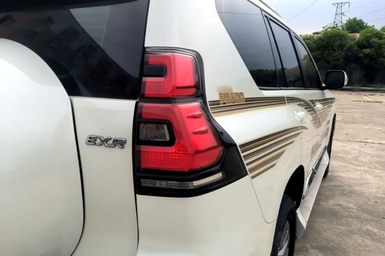 Used Toyota Prado 2018 4.0L U.S.-Spec Version 7 Seats Right Rear Taillight