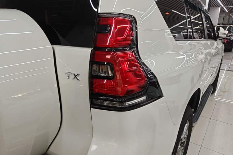 Used Toyota Prado 2018 3.5L Automatic TX-L with Rear-Mounted Spare Tire Right Rear Taillight