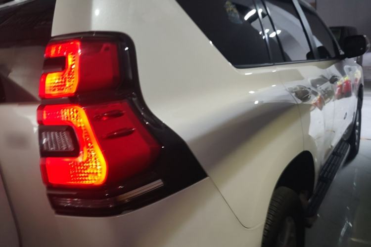 Used Toyota Prado 2018 3.5L Automatic TX-L NAVI with Rear-Mounted Spare Tire Right Rear Taillight