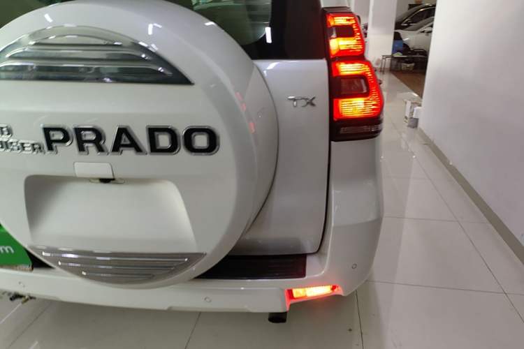 Used Toyota Prado 2018 3.5L Automatic TX-L with Rear-Mounted Spare Tire Right Rear Taillight