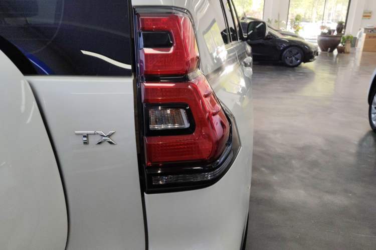 Used Toyota Prado 2018 3.5L Automatic TX-L with Rear-Mounted Spare Tire Right Rear Taillight