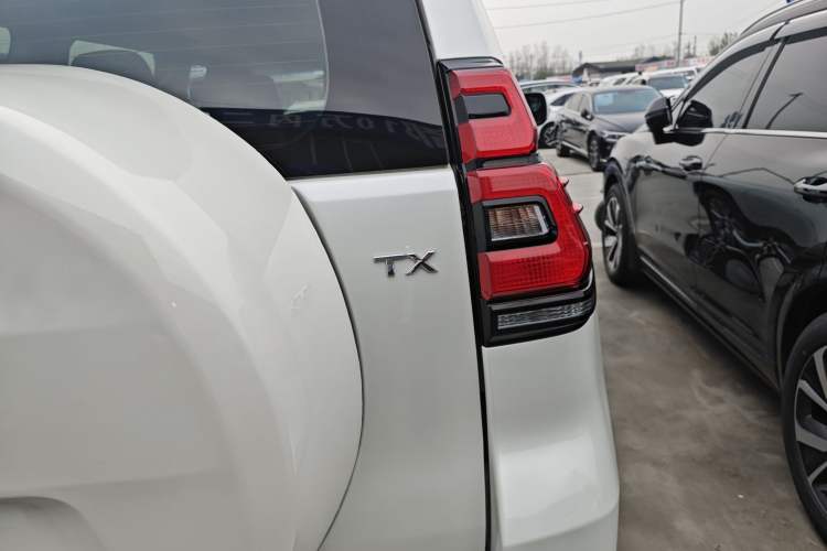 Used Toyota Prado 2018 3.5L Automatic TX-L with Rear-Mounted Spare Tire Right Rear Taillight