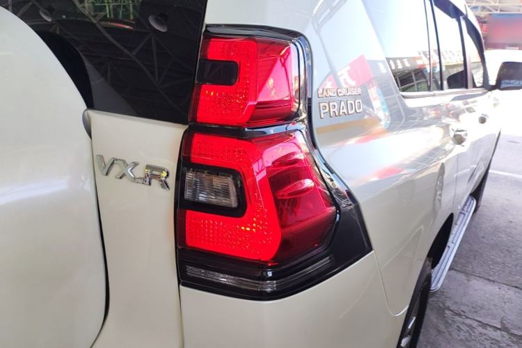 Used Toyota Prado 2018 3.5L Automatic TX-L NAVI Right Rear Taillight