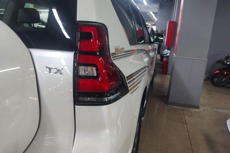 Used Toyota Prado 2018 3.5L Automatic TX-L with Rear-Mounted Spare Tire Right Rear Taillight