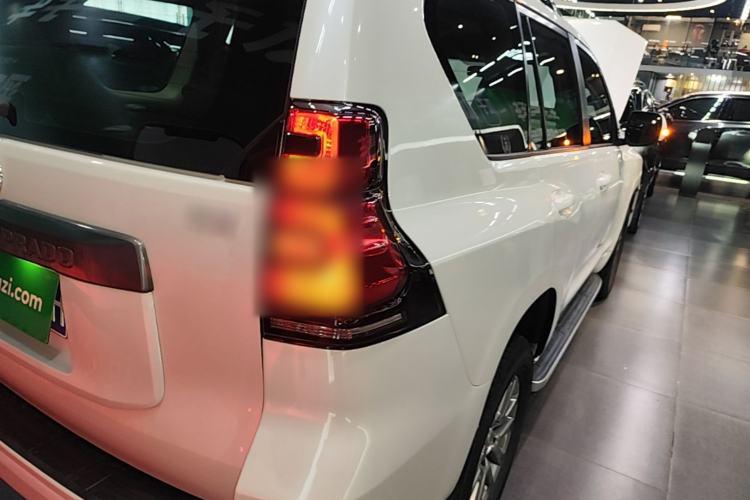 Used Toyota Prado 2018 3.5L Automatic TX-L NAVI Right Rear Taillight