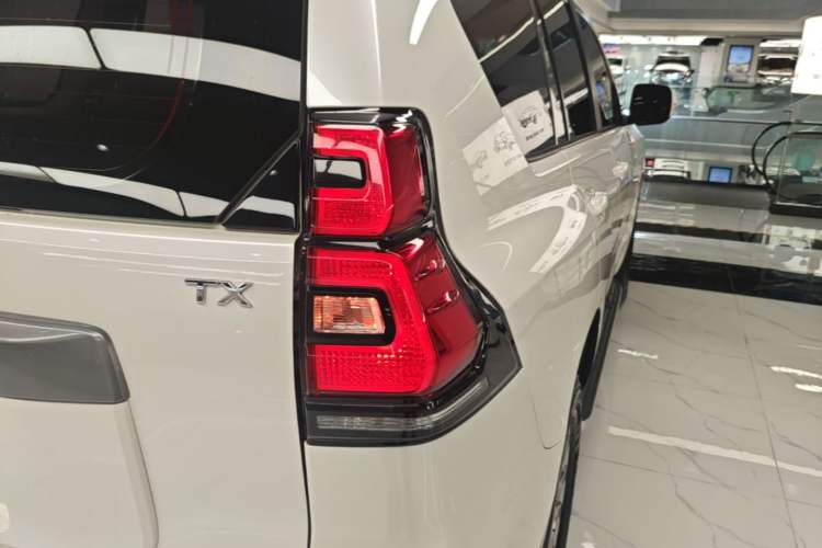Used Toyota Prado 2018 3.5L Automatic TX-L NAVI Right Rear Taillight