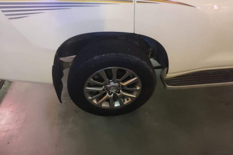 Used Toyota Prado 2018 3.5L Automatic TX-L NAVI with Rear-Mounted Spare Tire Right Rear Wheel Hub