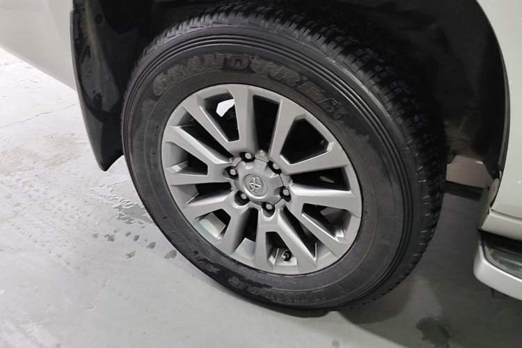 Used Toyota Prado 2018 3.5L Automatic TX-L Right Rear Wheel Hub