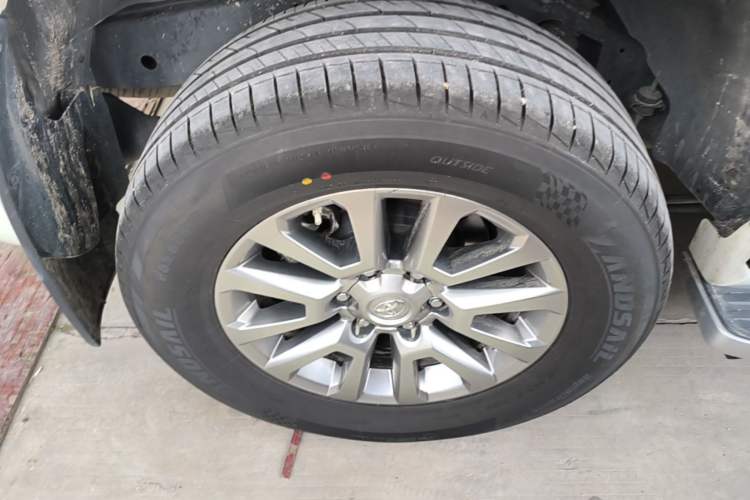 Used Toyota Prado 2018 3.5L Automatic TX-L Right Rear Wheel Hub