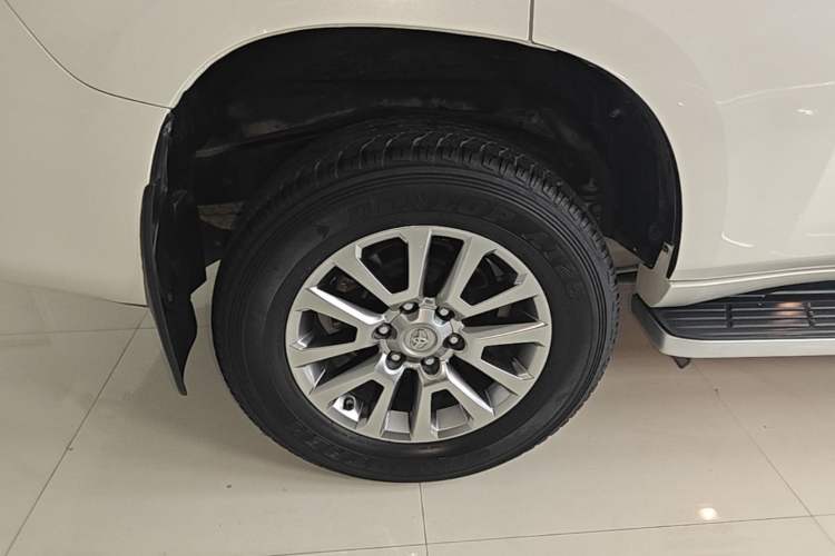 Used Toyota Prado 2018 3.5L Automatic TX-L NAVI with Rear-Mounted Spare Tire Right Rear Wheel Hub