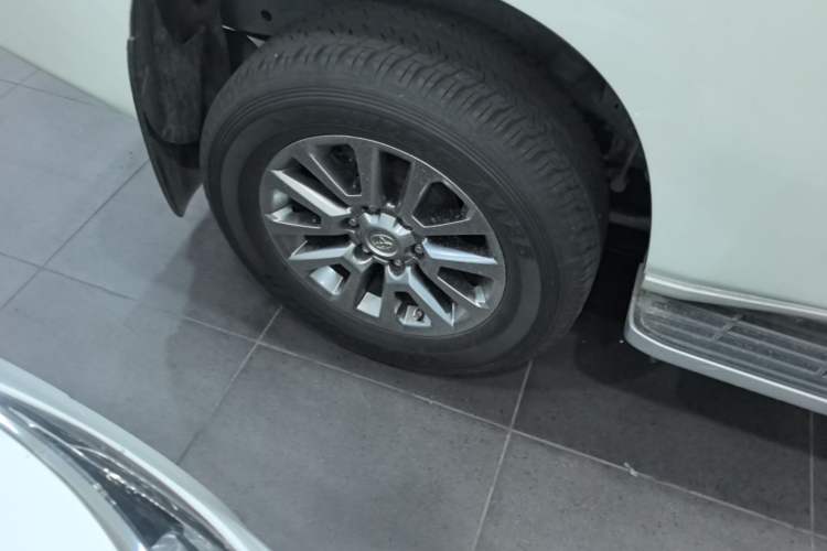 Used Toyota Prado 2018 3.5L Automatic TX-L Right Rear Wheel Hub