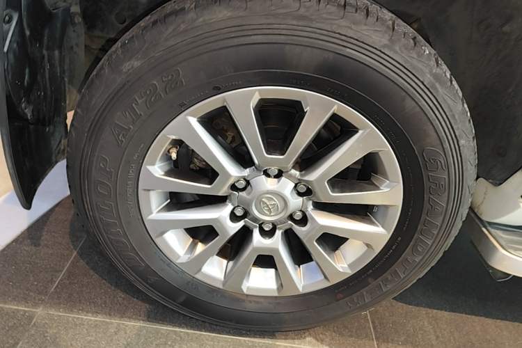 Used Toyota Prado 2018 3.5L Automatic TX-L NAVI Right Rear Wheel Hub