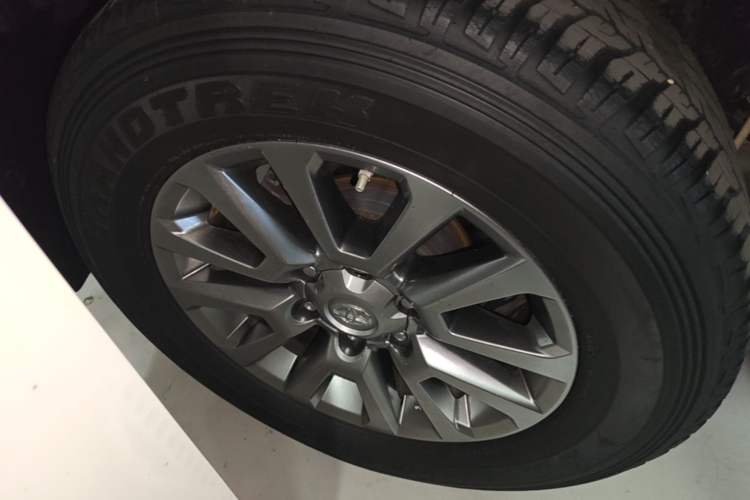 Used Toyota Prado 2018 3.5L Automatic TX-L Right Rear Wheel Hub