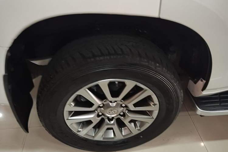 Used Toyota Prado 2018 3.5L Automatic TX-L Right Rear Wheel Hub
