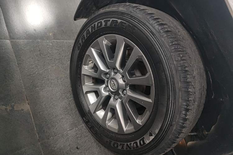 Used Toyota Prado 2018 3.5L Automatic TX-L with Rear-Mounted Spare Tire Right Rear Wheel Hub