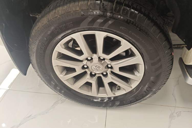 Used Toyota Prado 2018 3.5L Automatic TX-L NAVI Right Rear Wheel Hub