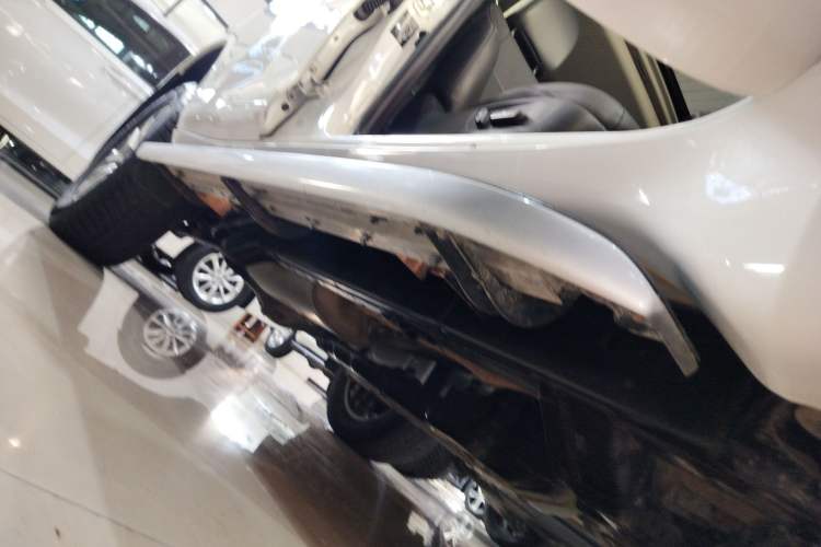 Used Toyota Prado 2018 3.5L Automatic TX-L with Rear-Mounted Spare Tire Right Side Sill