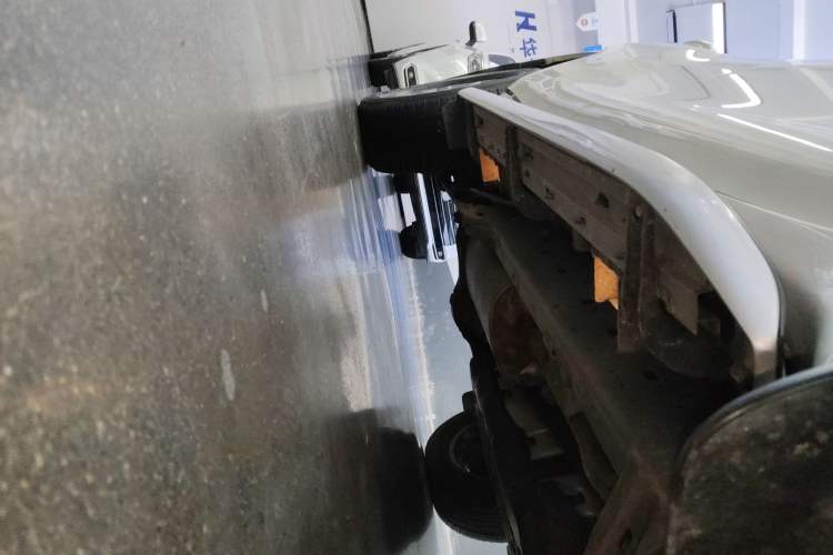 Used Toyota Prado 2018 3.5L Automatic TX-L with Rear-Mounted Spare Tire Right Side Sill