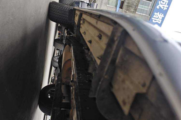 Used Toyota Prado 2018 3.5L Automatic TX-L with Rear-Mounted Spare Tire Right Side Sill