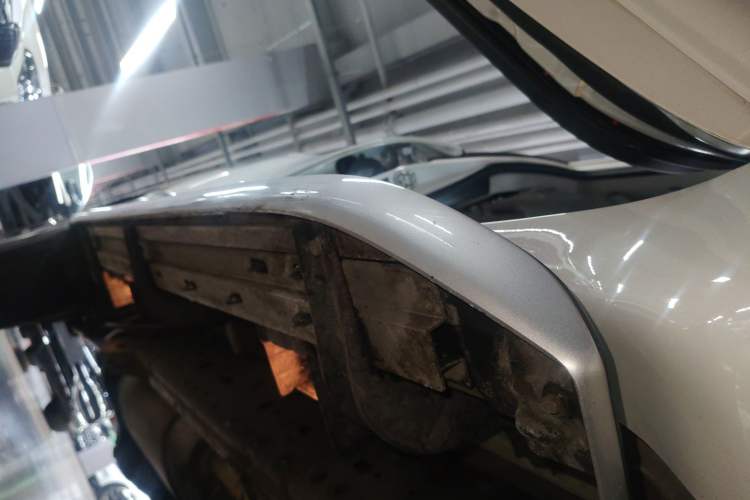 Used Toyota Prado 2018 3.5L Automatic TX-L with Rear-Mounted Spare Tire Right Side Sill