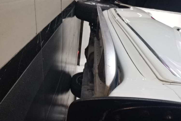 Used Toyota Prado 2018 3.5L Automatic TX-L with Rear-Mounted Spare Tire Right Side Sill