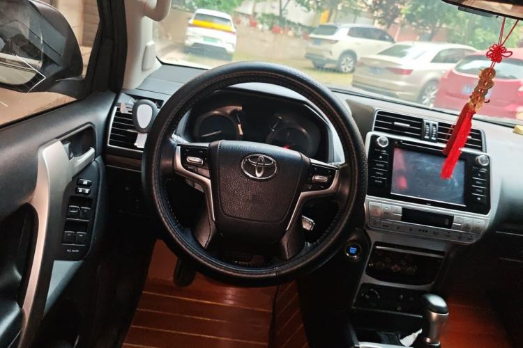Used Toyota Prado 2018 3.5L Automatic TX-L Steering Wheel