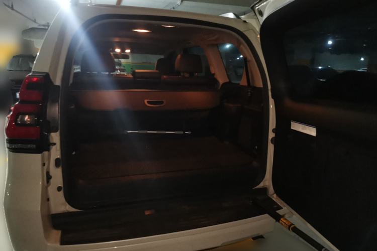 Used Toyota Prado 2018 3.5L Automatic TX-L with Rear-Mounted Spare Tire Trunk