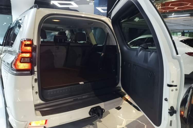 Used Toyota Prado 2018 3.5L Automatic TX-L Trunk