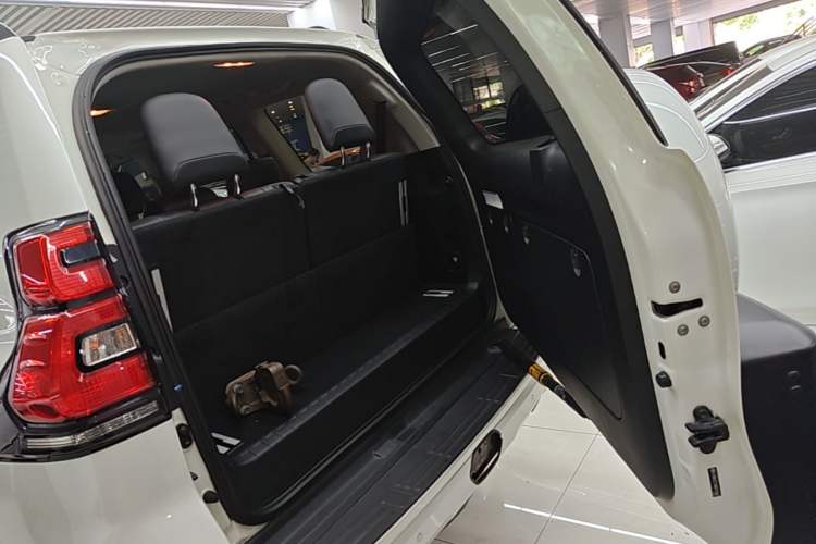 Used Toyota Prado 2018 3.5L Automatic TX-L with Rear-Mounted Spare Tire Trunk