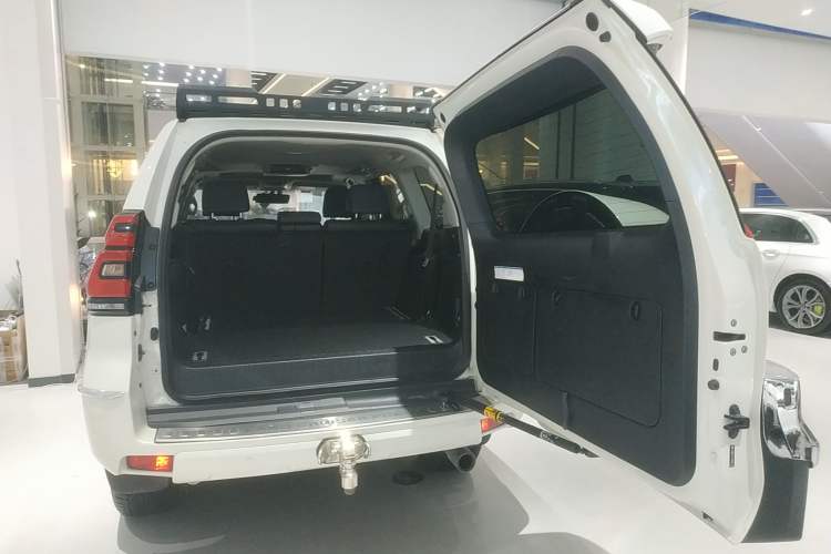 Used Toyota Prado 2018 3.5L Automatic VX NAVI with Rear-Mounted Spare Tire Trunk