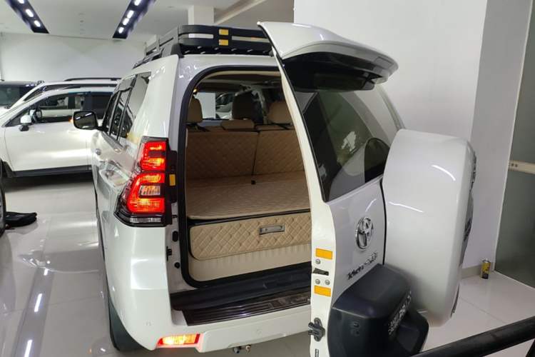 Used Toyota Prado 2018 3.5L Automatic TX-L with Rear-Mounted Spare Tire Trunk