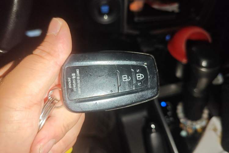 Used Toyota Prado 2018 3.5L Automatic TX-L with Rear-Mounted Spare Tire Vehicle Key