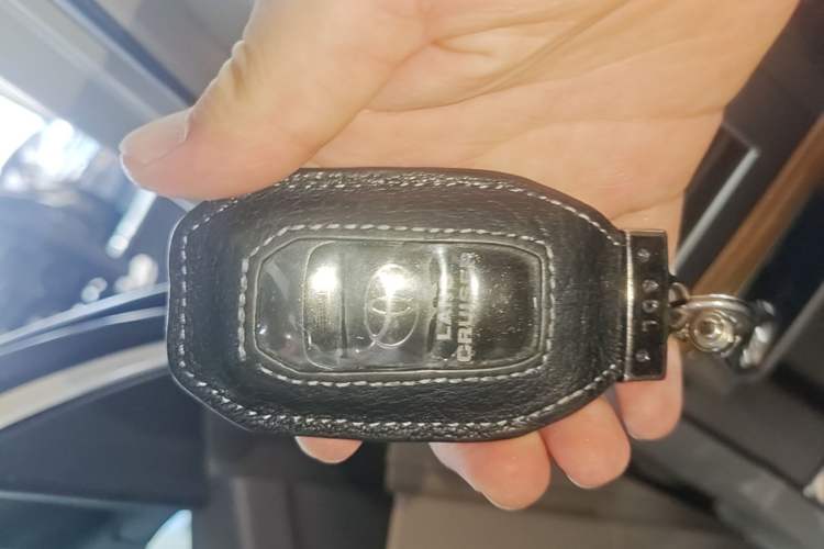 Used Toyota Prado 2018 3.5L Automatic TX-L NAVI with Rear-Mounted Spare Tire Vehicle Key