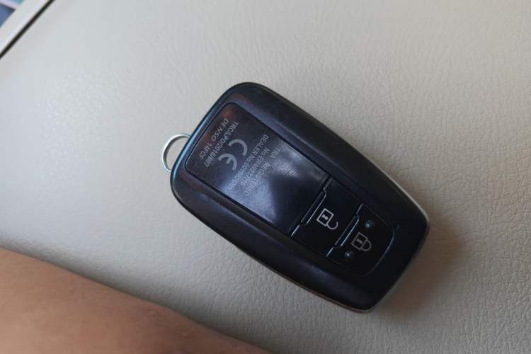 Used Toyota Prado 2018 4.0L GXR Dubai Edition – Middle East Vehicle Key