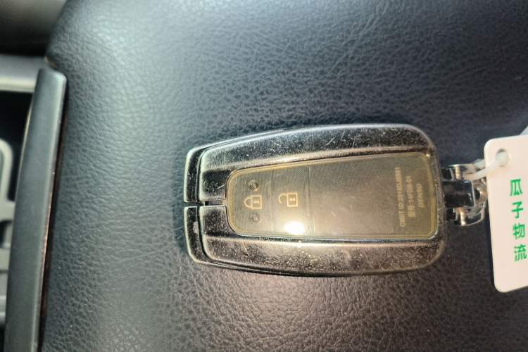 Used Toyota Prado 2018 3.5L Automatic TX-L with Rear-Mounted Spare Tire Vehicle Key