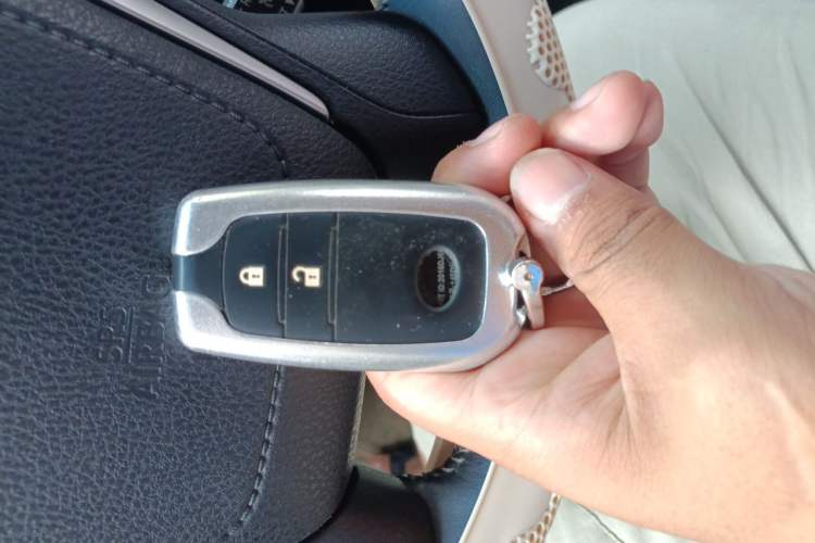 Used Toyota Prado 2018 3.5L Automatic TX-L with Rear-Mounted Spare Tire Vehicle Key