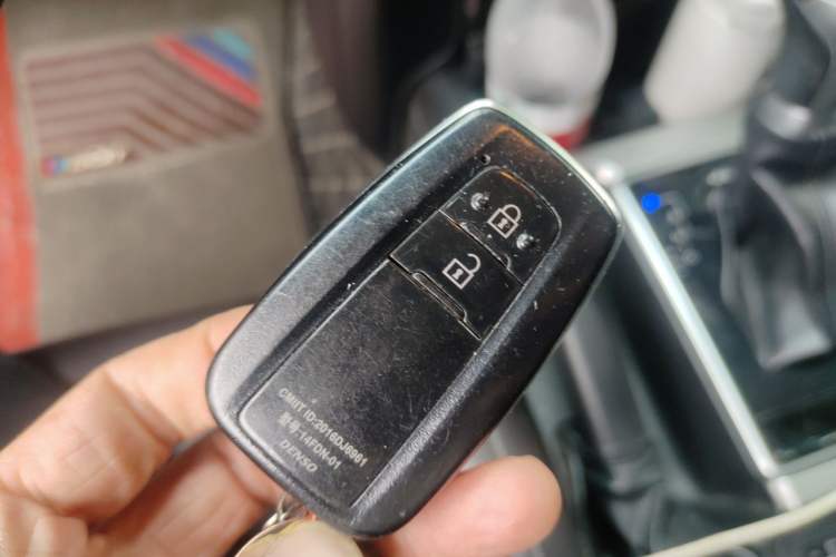 Used Toyota Prado 2018 3.5L Automatic TX-L NAVI with Rear-Mounted Spare Tire Vehicle Key