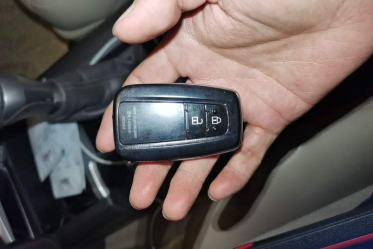 Used Toyota Prado 2018 3.5L Automatic VX NAVI with Rear-Mounted Spare Tire Vehicle Key