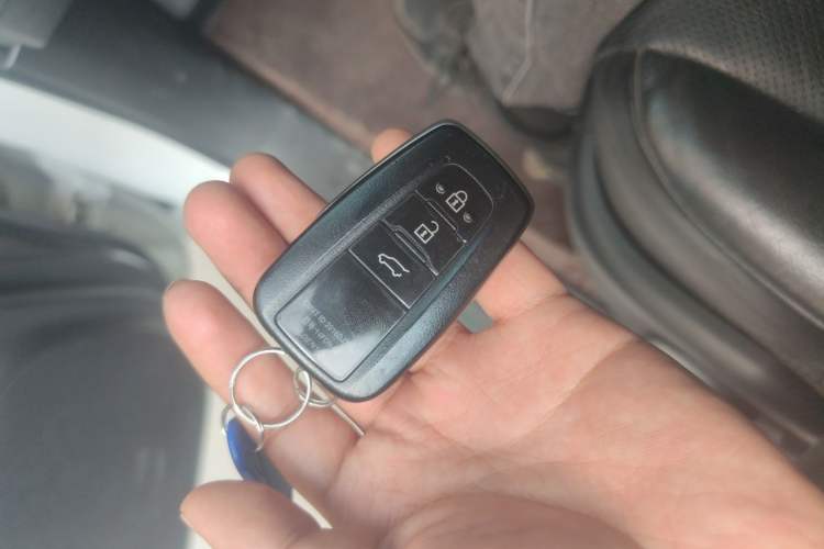Used Toyota Prado 2018 3.5L Automatic TX-L Vehicle Key