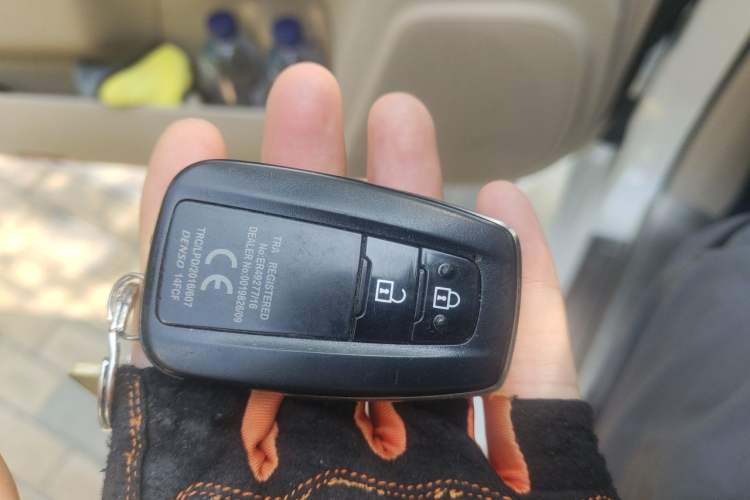 Used Toyota Prado 2018 4.0L TXL Nine Airbags External Mount – Middle East Version Vehicle Key