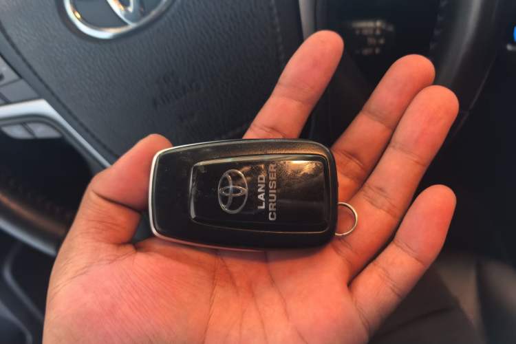 Used Toyota Prado 2018 3.5L Automatic TX-L NAVI with Rear-Mounted Spare Tire Vehicle Key