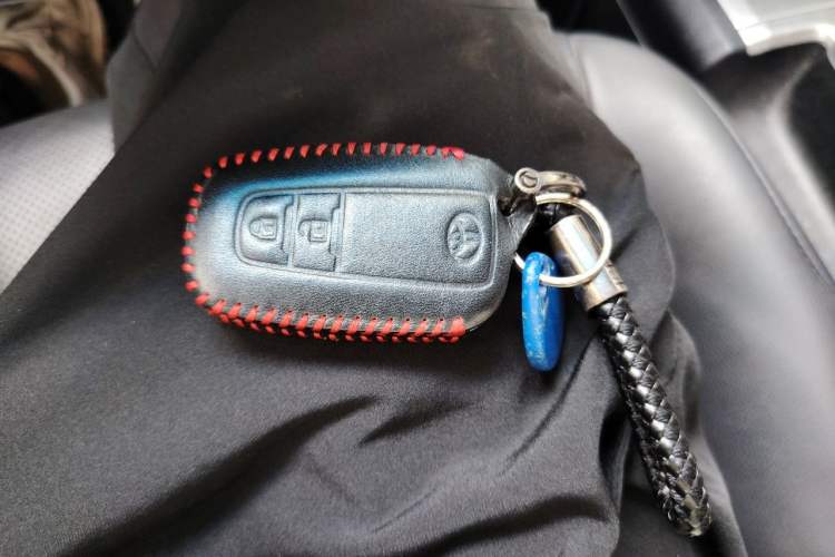 Used Toyota Prado 2018 3.5L Automatic TX-L with Rear-Mounted Spare Tire Vehicle Key