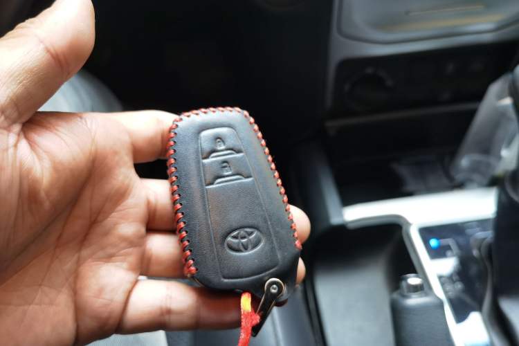 Used Toyota Prado 2018 3.5L Automatic TX-L with Rear-Mounted Spare Tire Vehicle Key