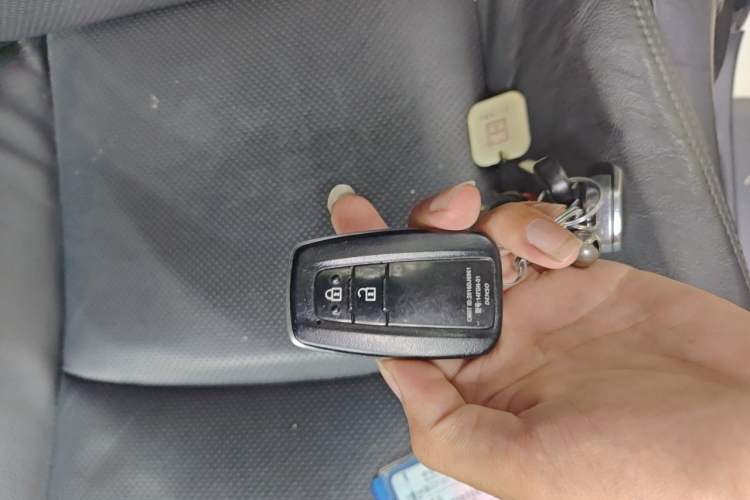 Used Toyota Prado 2018 3.5L Automatic TX-L with Rear-Mounted Spare Tire Vehicle Key