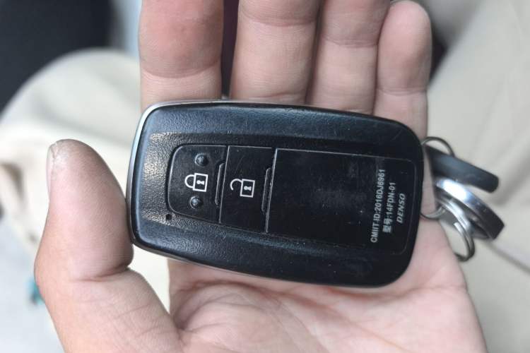 Used Toyota Prado 2018 3.5L Automatic TX-L NAVI with Rear-Mounted Spare Tire Vehicle Key