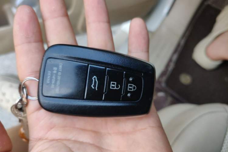 Used Toyota Prado 2018 3.5L Automatic TX-L Vehicle Key