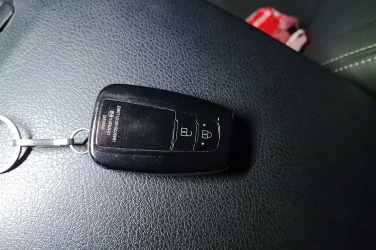 Used Toyota Prado 2018 3.5L Automatic TX-L with Rear-Mounted Spare Tire Vehicle Key